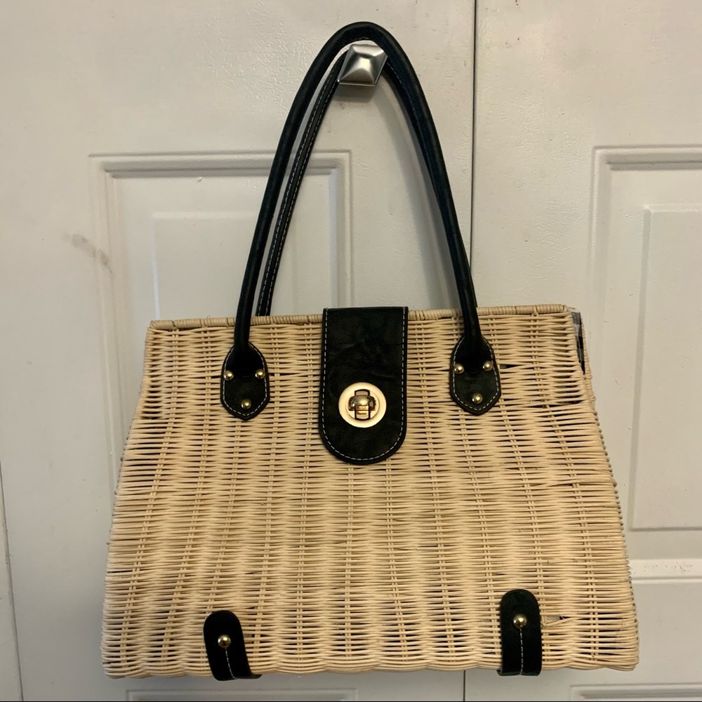 Straw woven purse